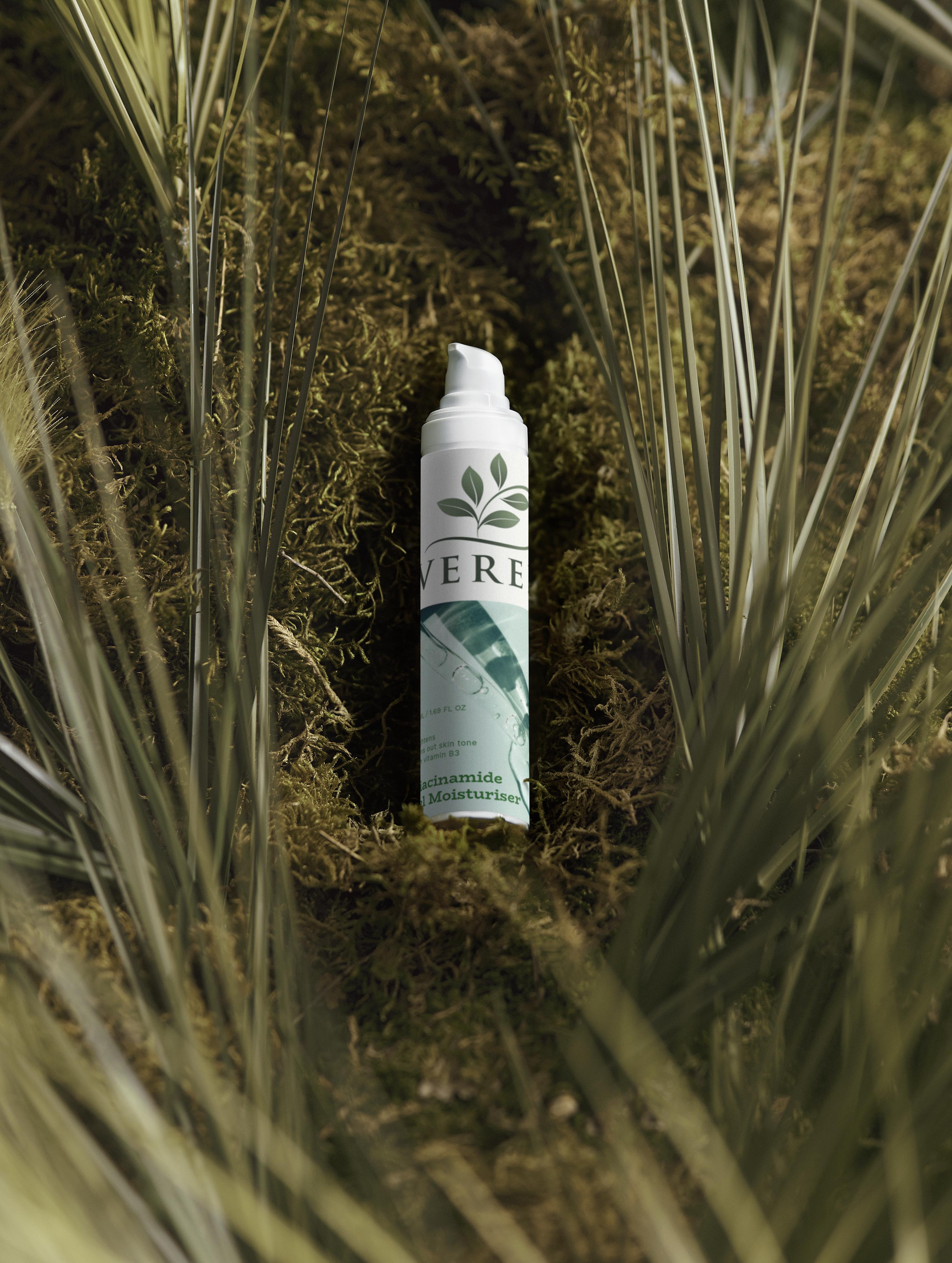 Niacinamide Gel Moisturiser with 5% Vitamin B3 – Brightens & Evens Skin Tone – Made from Natural Ingredients in Europe by Verelé, 50 ml / 1.69 fl oz - Verele