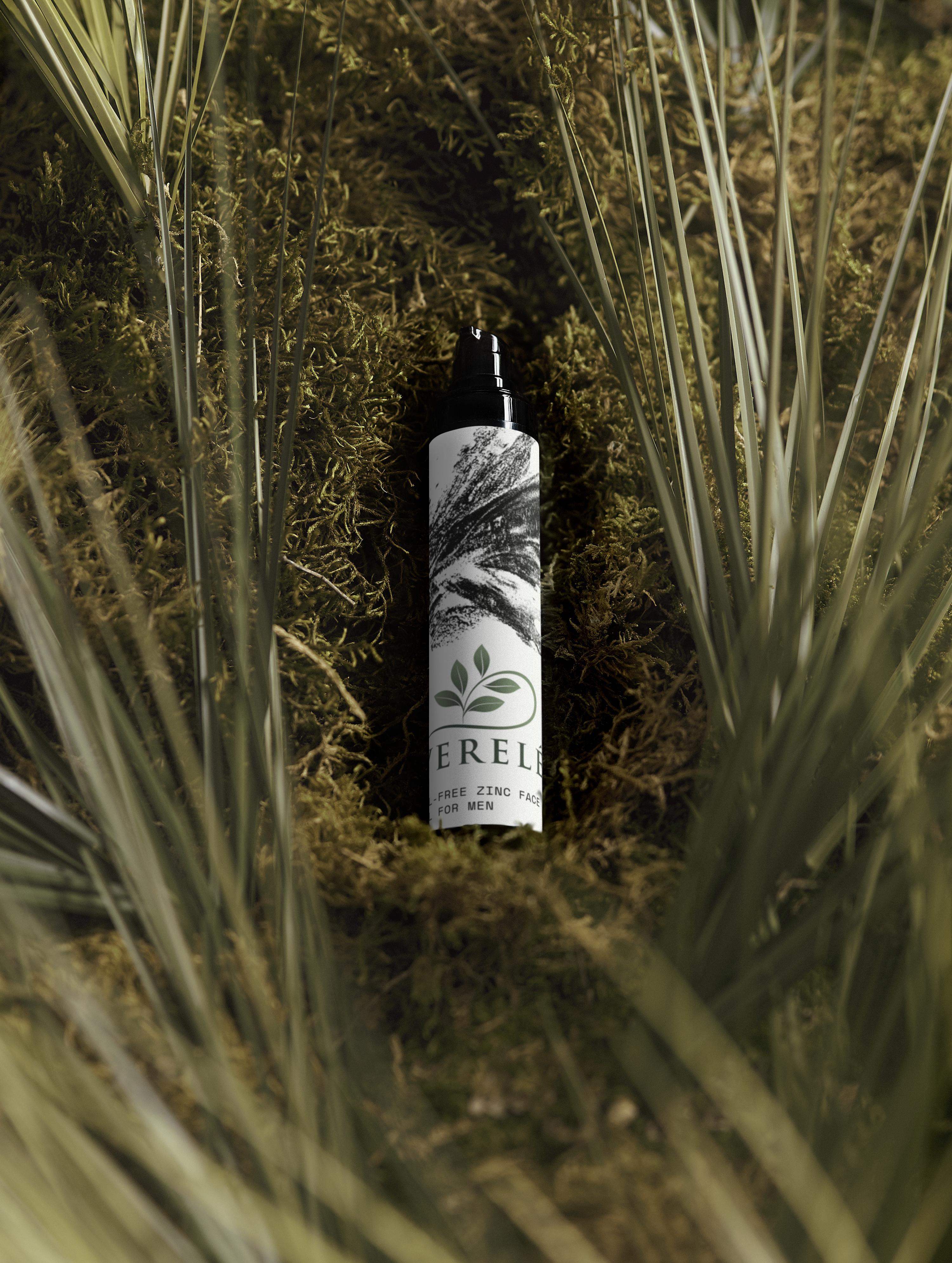 Oil-Free Zinc Face Gel for Men with Aloe & Hyaluronic Acid – Hydrating & Collagen-Supporting – COSMOS NATURAL Certified, Made from Natural Ingredients in Europe by Verelé, 50 ml / 1.69 fl oz - Verele