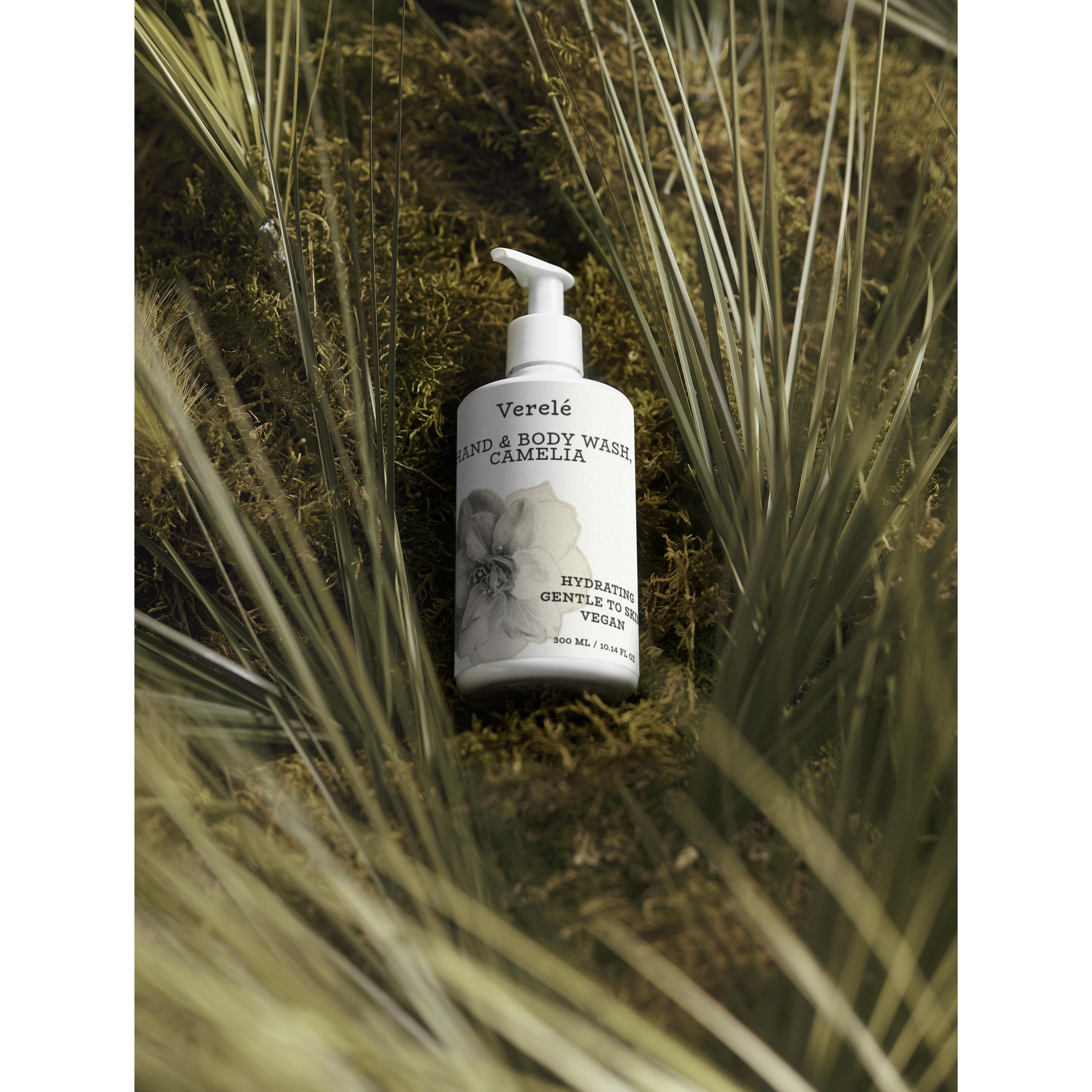 Gentle Hand & Body Wash with Organic Berry Extract & Betaine – Camelia – Hydrating & Vegan – Made in Europe by Verelé, 300 ml / 10.14 fl oz - Verele