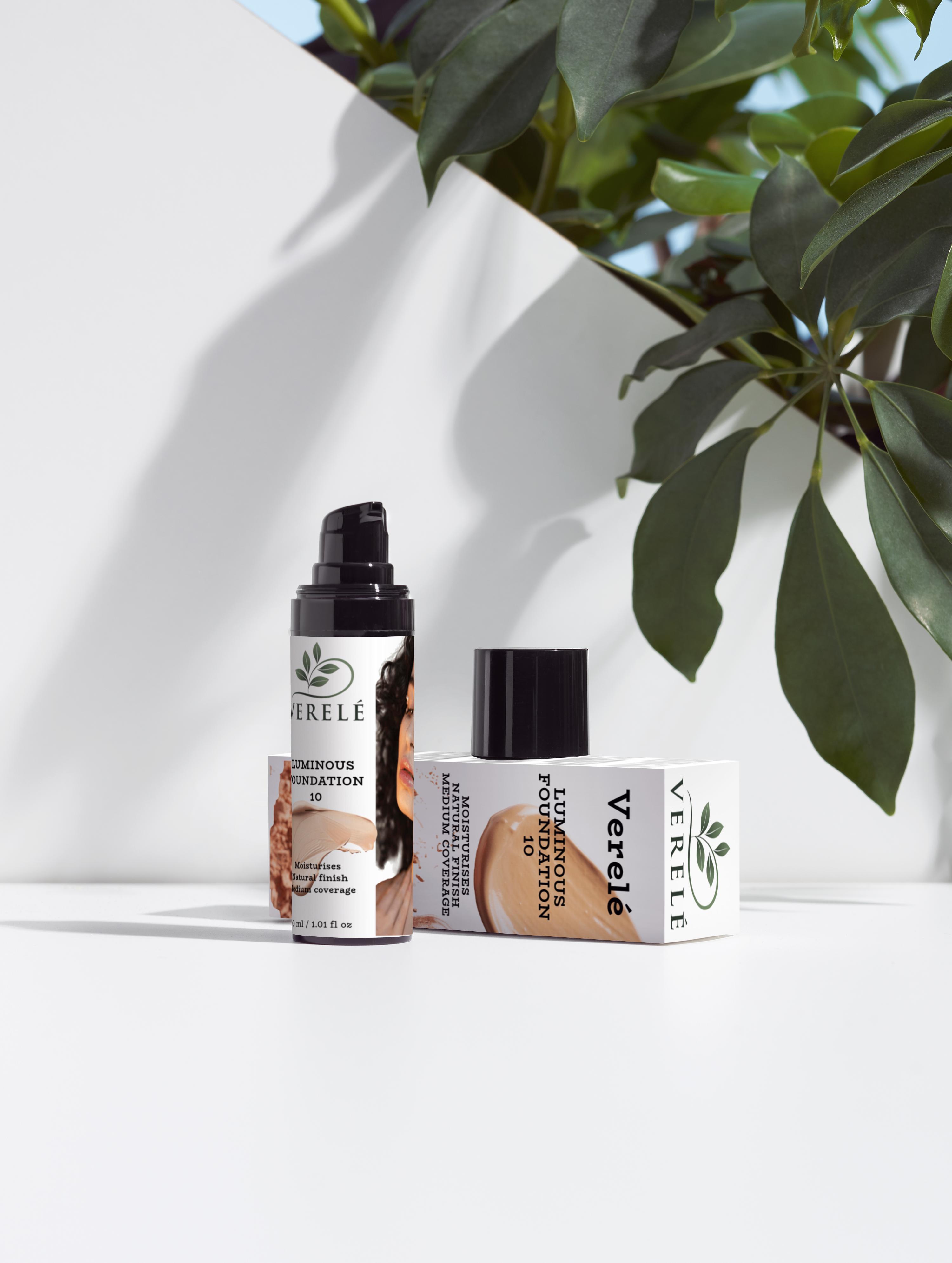 Luminous Foundation 10 with Aloe Juice & Blueberry Extract – Natural Finish & Medium Coverage – Made from Natural Ingredients in Europe by Verelé, 30 ml / 1.01 fl oz - Verele