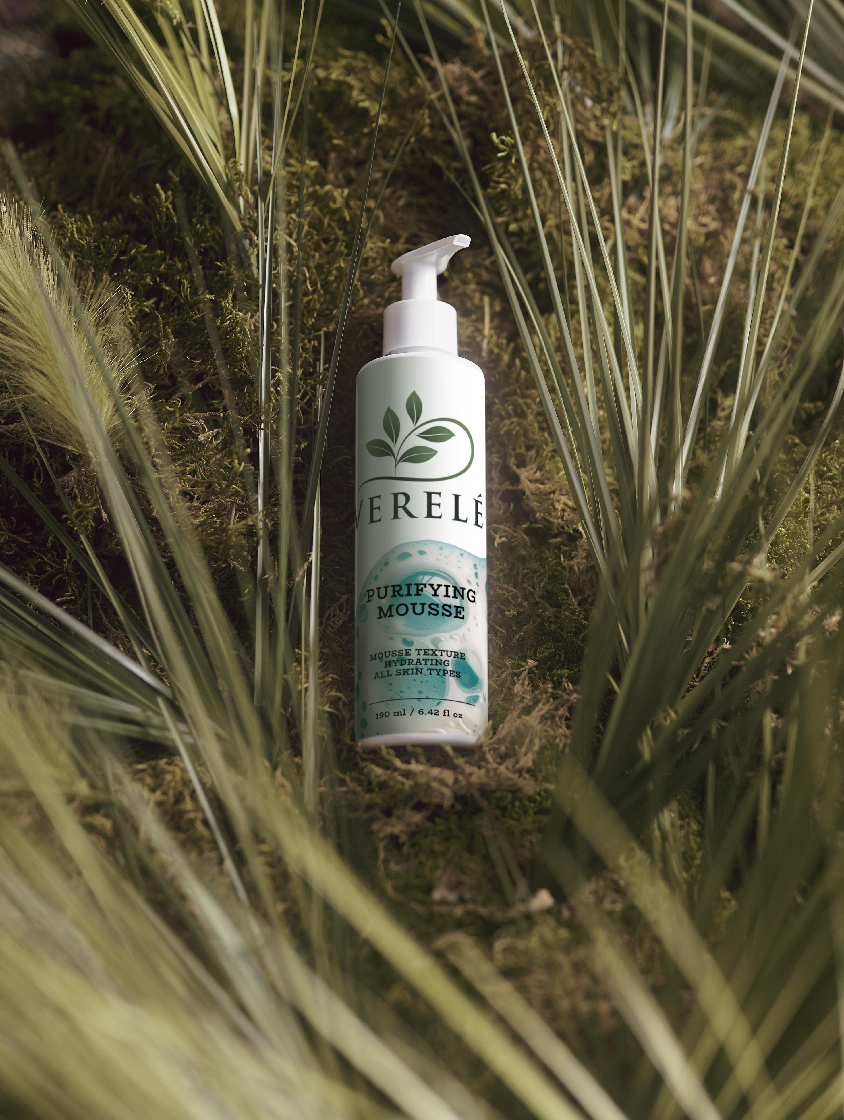 Purifying Mousse Cleanser with Organic Aloe & Berry Extract – Hydrating & Vegan – COSMOS NATURAL Certified, Made in Europe by Verelé, 190 ml / 6.42 fl oz - Verele