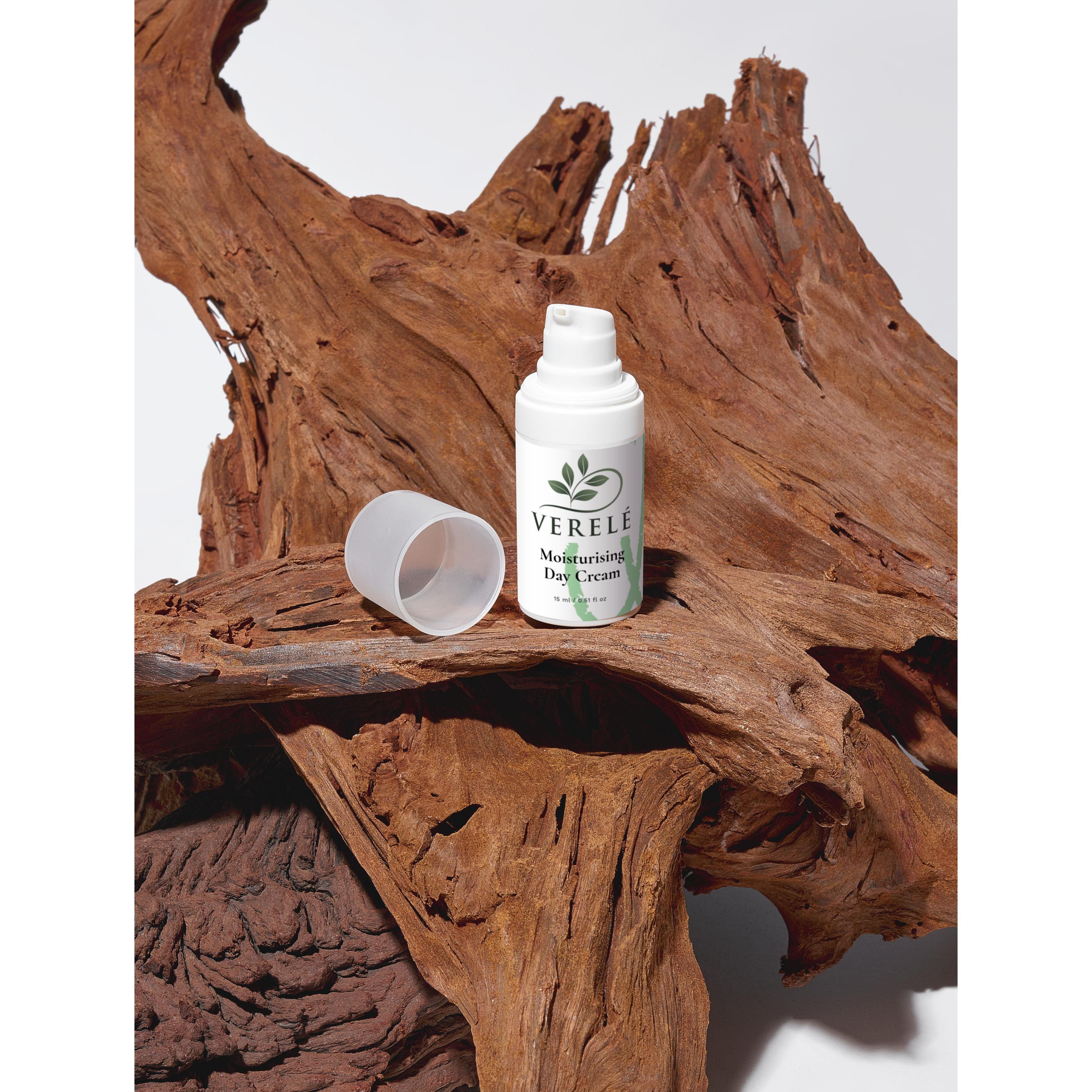 Moisturising Day Cream with Hyaluronic Acid, Rowanberry & Jojoba Oil – Hydrating & Dewy Finish – COSMOS NATURAL Certified, Made from Natural Ingredients in Europe by Verelé, 15 ml / 0.51 fl oz - Verele