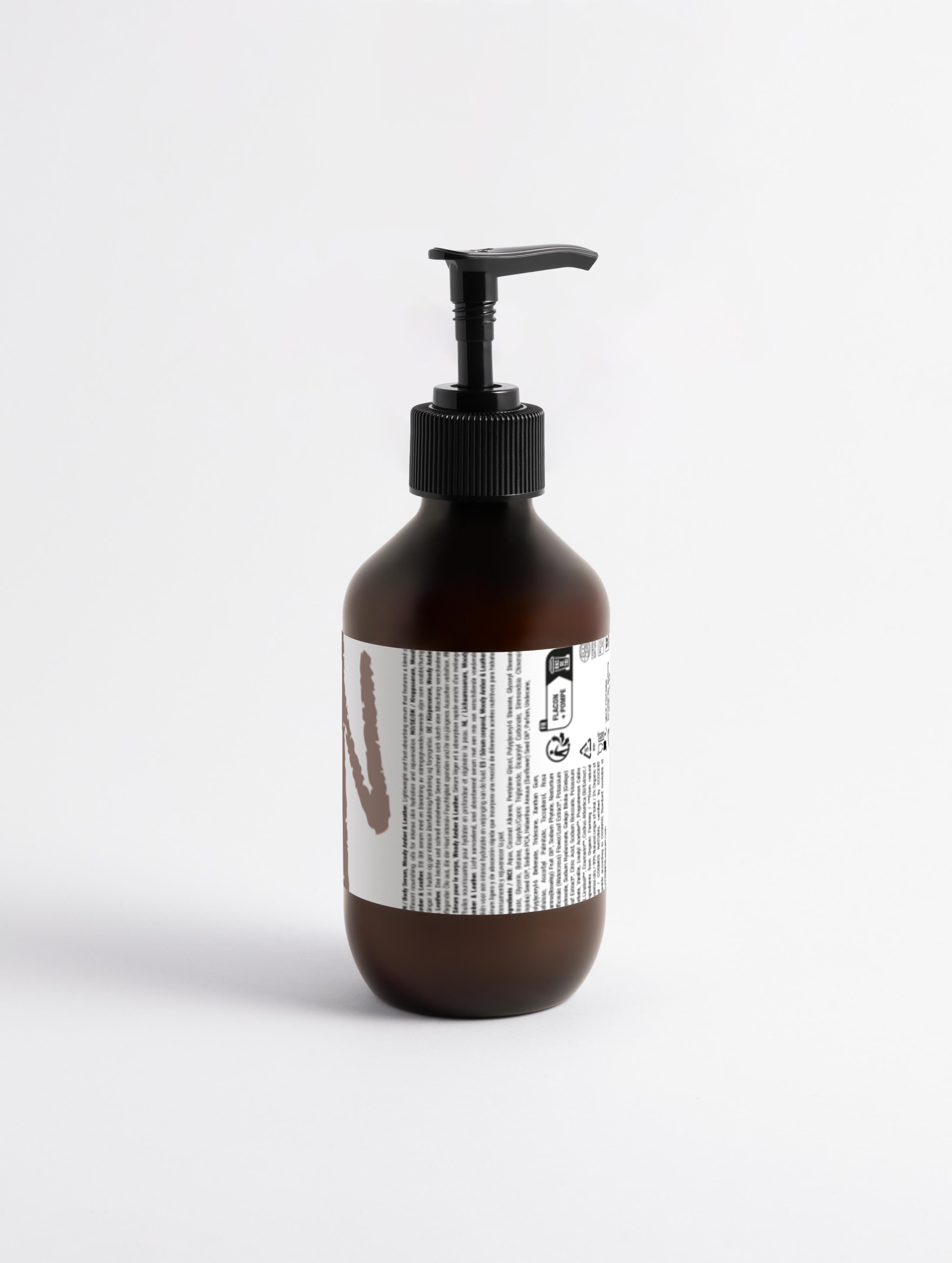 Silk Skin Body Serum with Jojoba, Rosehip & Hyaluronic Acid – Deep Hydration with Woody Amber & Leather – COSMOS NATURAL Certified, Made from Natural Ingredients in Europe by Verelé, 270 ml / 9.13 fl oz - Verele