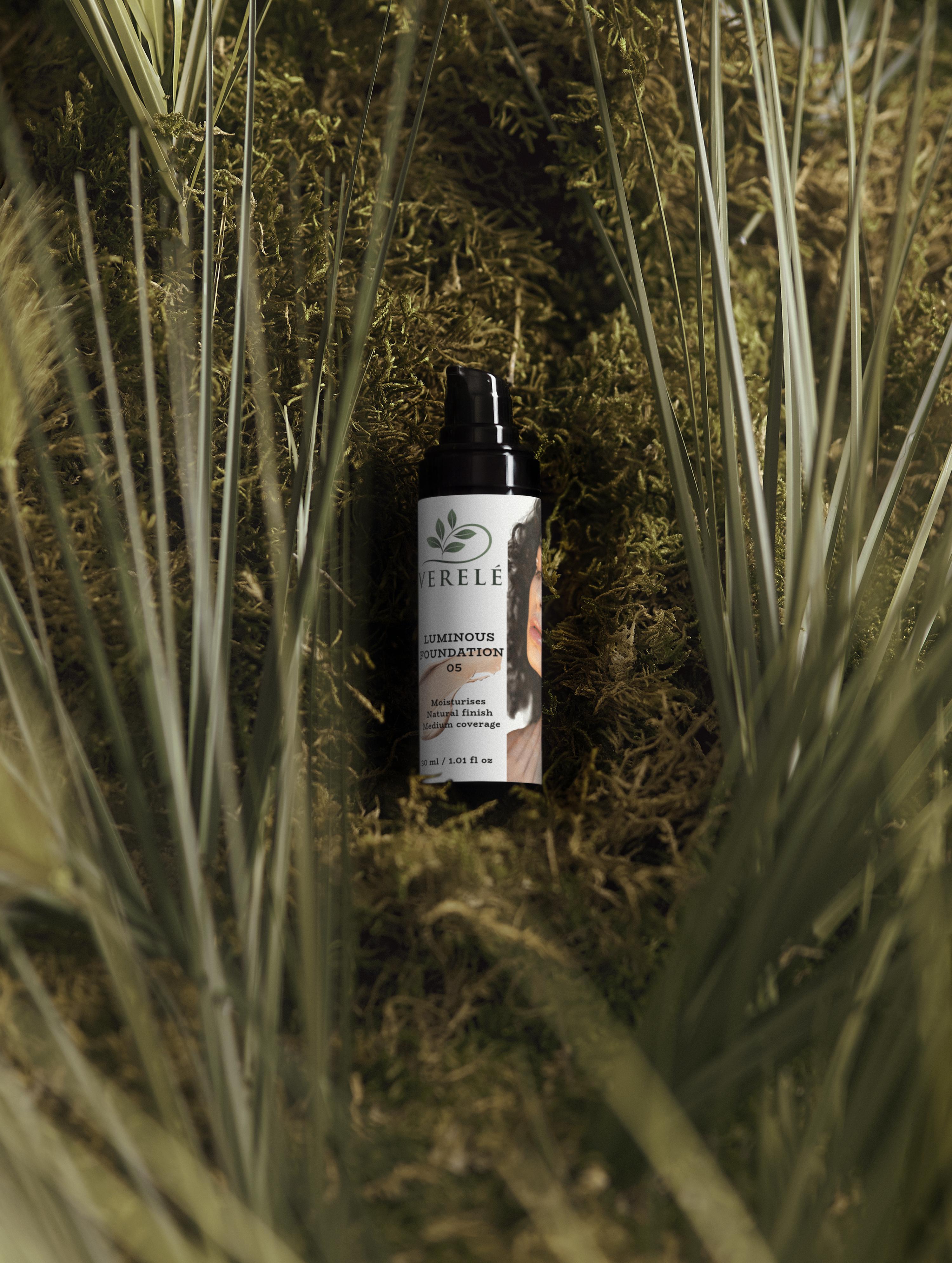 Luminous Foundation 05 with Aloe & Blueberry Extract – Medium Coverage & Natural Finish – Made from Natural Ingredients in Europe by Verelé, 30 ml / 1.01 fl oz - Verele