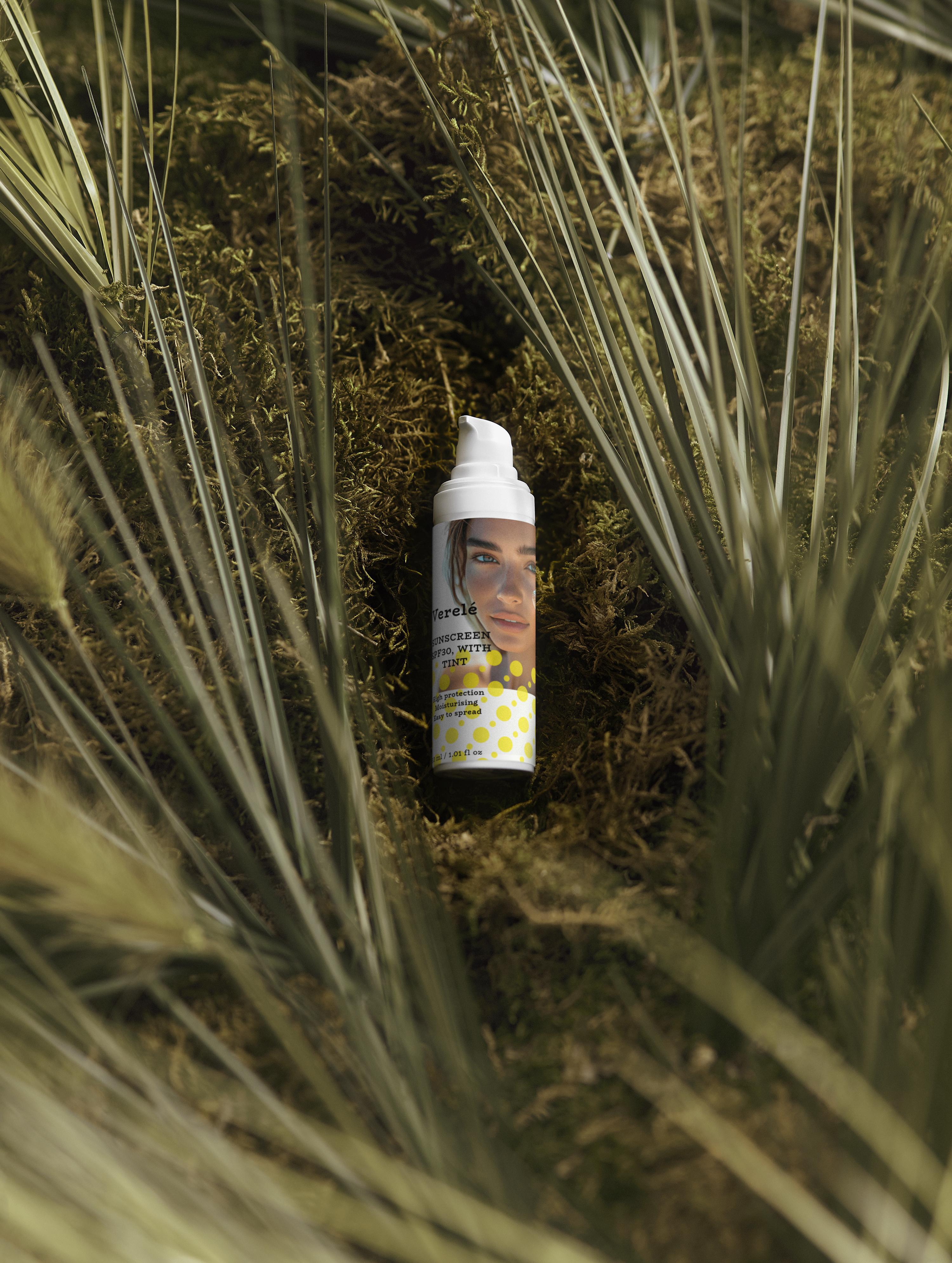 Tinted Sunscreen SPF30 with Sea Buckthorn & Hyaluronic Acid – Mineral-Based, High Protection – COSMOS NATURAL Certified, Made from Natural Ingredients in Europe by Verelé, 30 ml / 1.01 fl oz - Verele