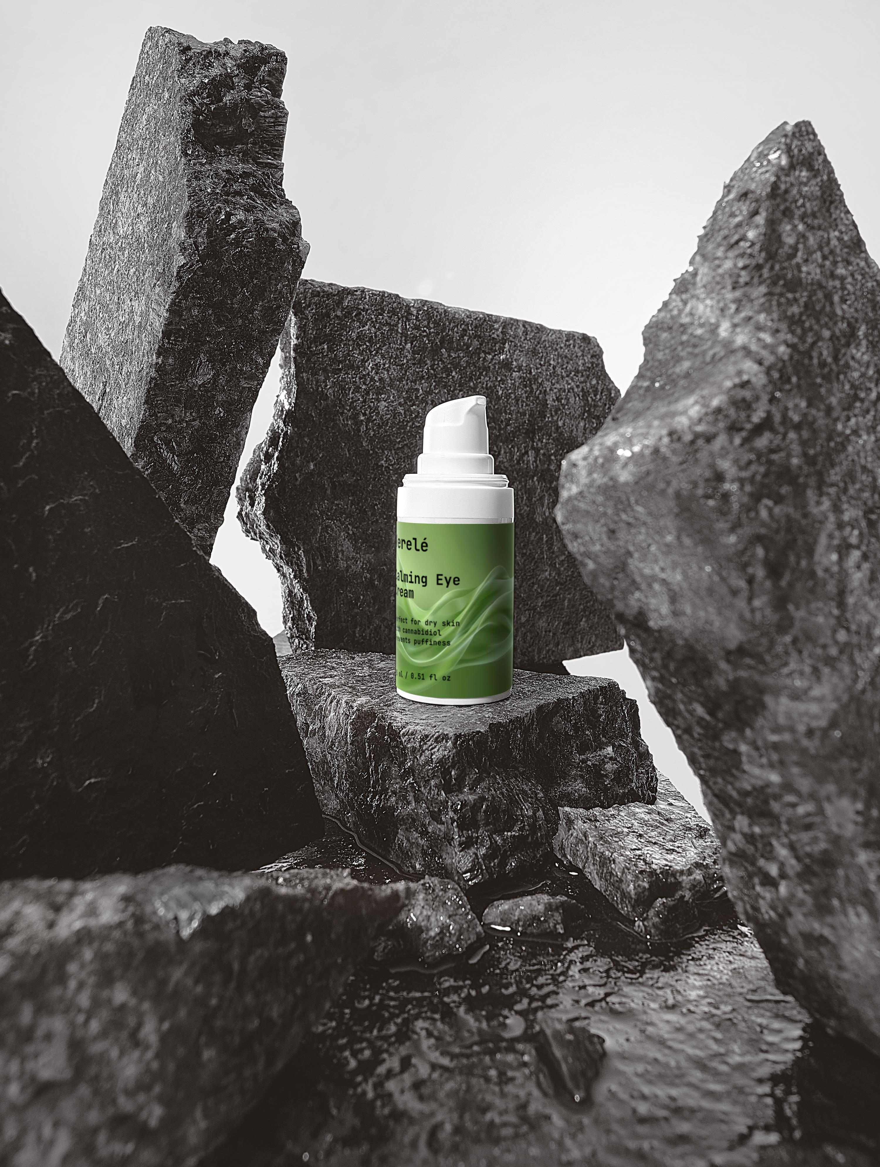 Calming Eye Cream with Organic CBD, Aloe & Hyaluronic Acid – Hydrates & Reduces Puffiness – COSMOS NATURAL Certified, Made from Natural Ingredients in Europe by Verelé, 15 ml / 0.51 fl oz - Verele