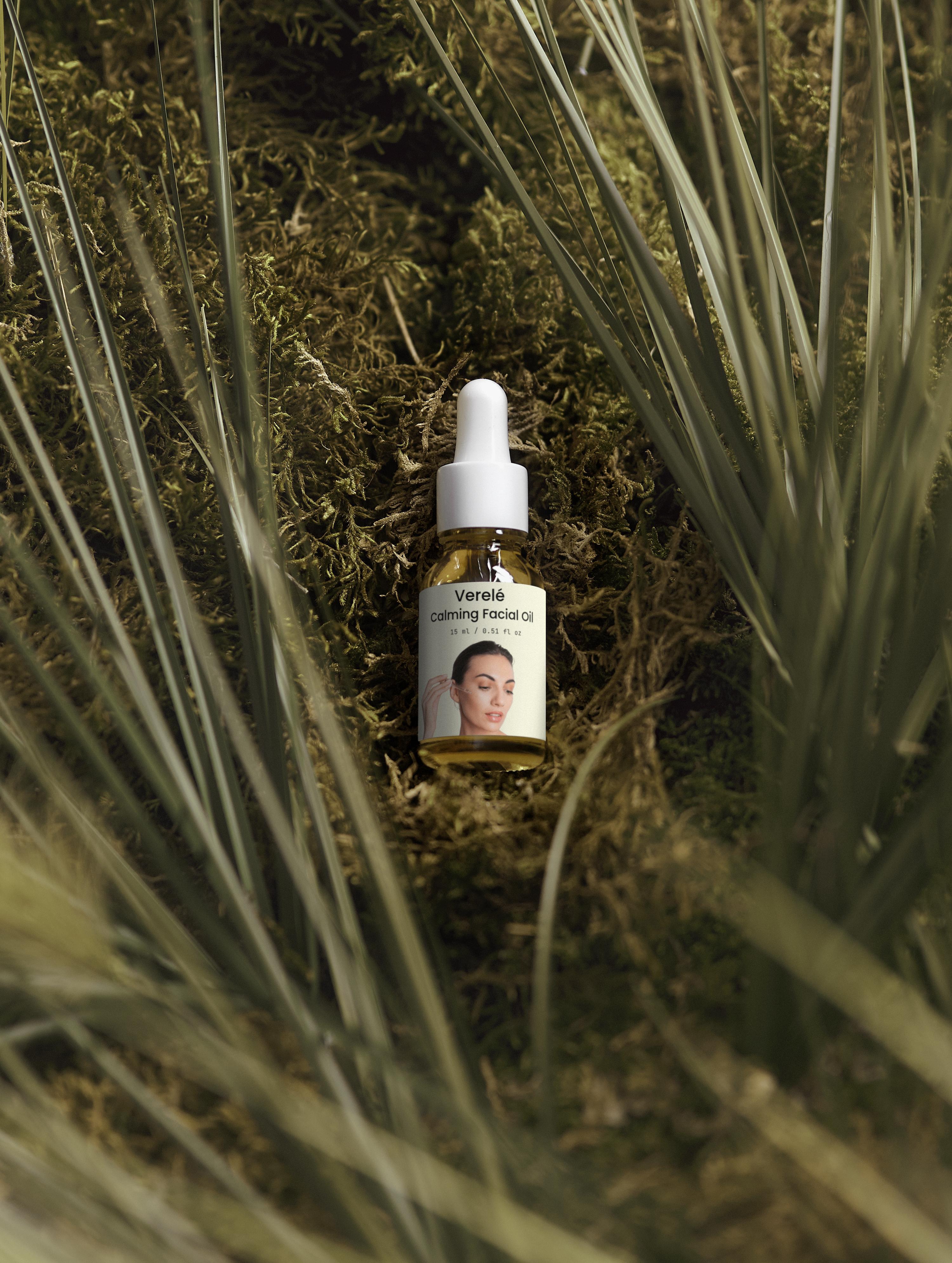 Facial Oil with 1% CBD, Hemp Seed Oil & Sebum Control – Organic & Vegan – COSMOS ORGANIC Certified, Made in Europe by Verelé, 15 ml / 0.51 fl oz - Verele